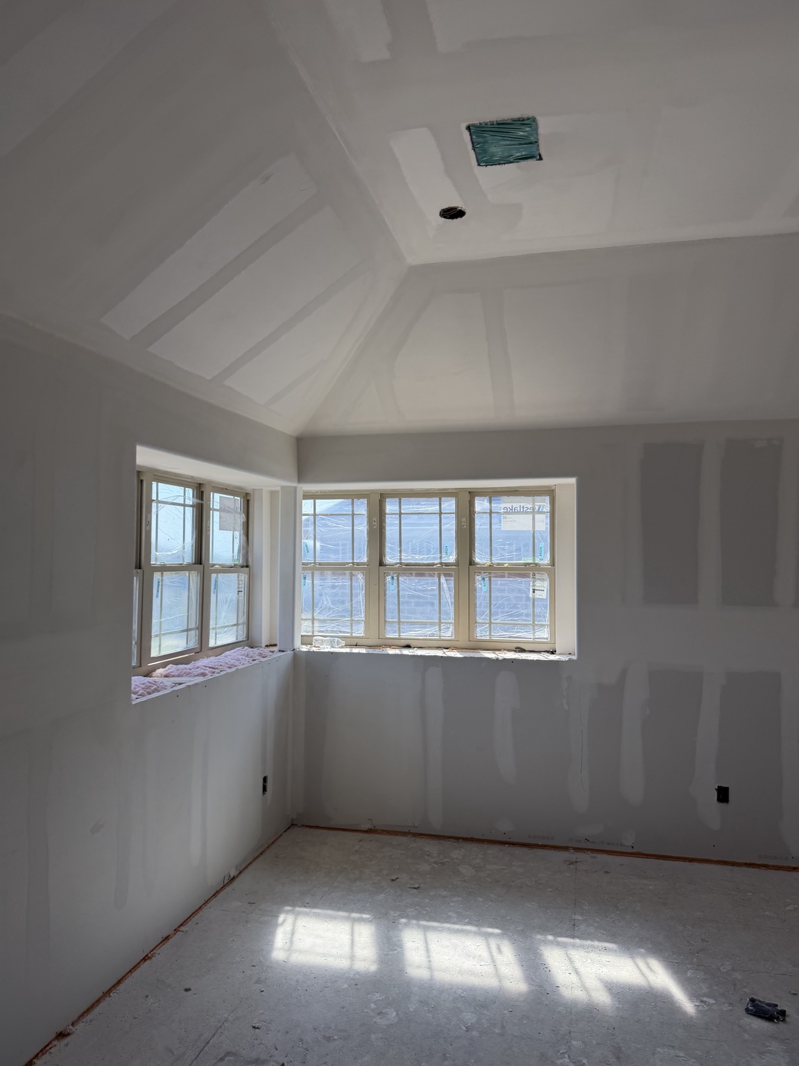 Vaulted ceiling and walls after tape and bedding